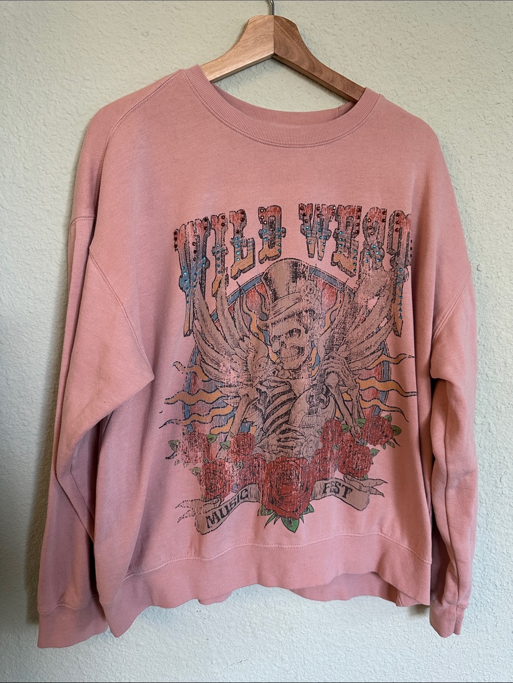 Vintage-Inspired Pink Graphic Sweatshirt - Wild West